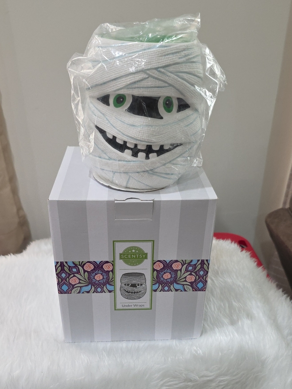 Scentsy Mummy Warmer in White with Green Eyes